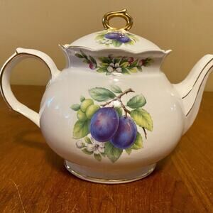 Vintage Sadler Plum Teapot Gold Trim 1950’s Lid Made In England Cottage Core